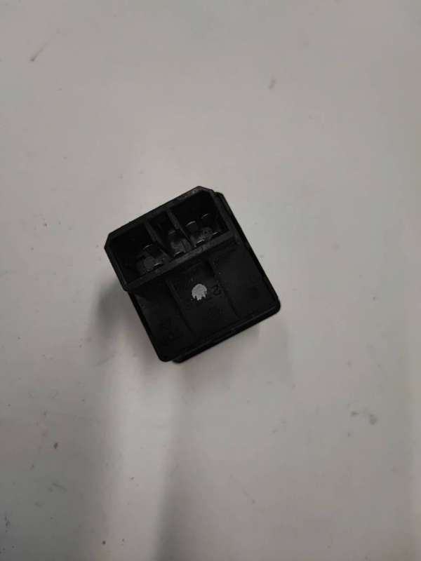 Джойстик регулировки зеркал Mitsubishi Space Wagon 2 1997г. | Фото № 2 Джойстик регулировки зеркал Mitsubishi Space Wagon 2 1997г. - Фото 2