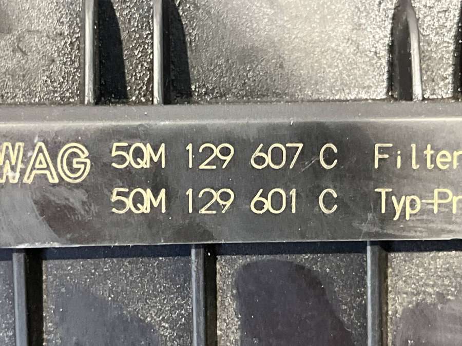 5QM129607C Корпус воздушногo фильтра  Volkswagen Jetta 2019г. | Фото № 7  5QM129607C Корпус воздушногo фильтра  Volkswagen Jetta 2019г. - Фото 7