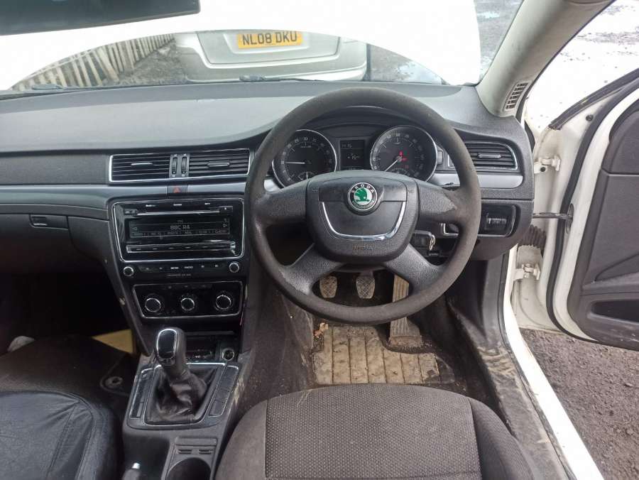 Суппорт передний левый Skoda Superb (3T) (2008-2015) Лифтбэк 2009г. | Фото № 11 Суппорт передний левый Skoda Superb (3T) (2008-2015) Лифтбэк 2009г. - Фото 11