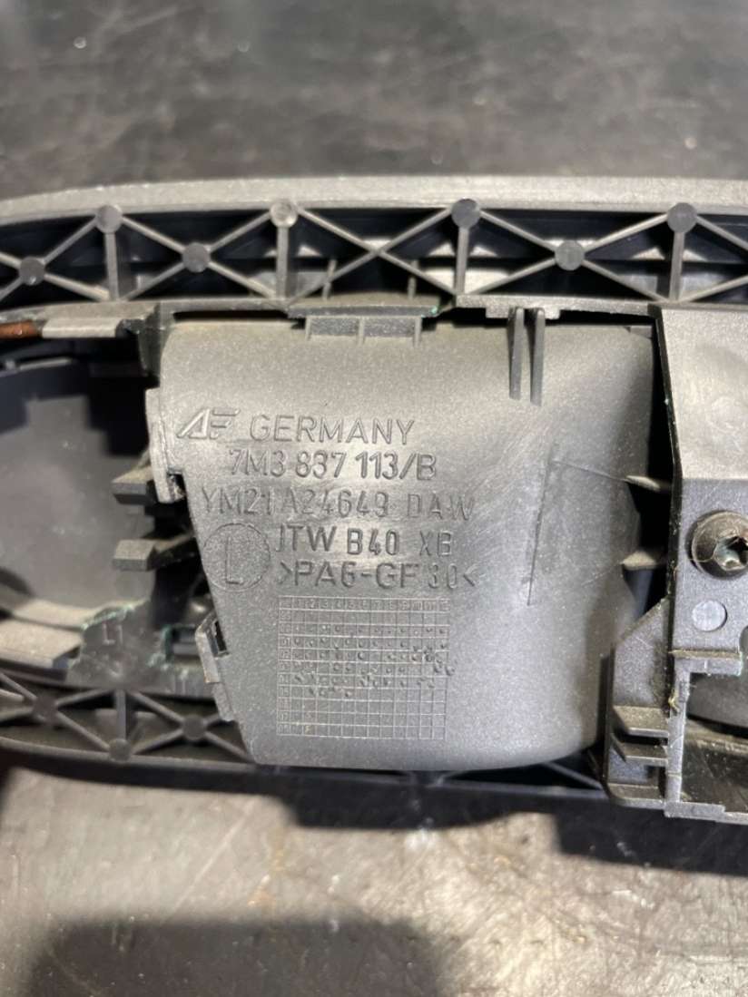 7M3837113B Ручка внутренняя передняя левая Ford Galaxy 1 restailing 2002г. | Фото № 2 7M3837113B Ручка внутренняя передняя левая Ford Galaxy 1 restailing 2002г. - Фото 2