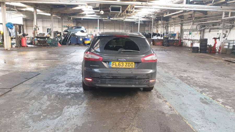 BS71N43404AGBS71N43404BG Накладка двери (крышки) багажника Ford Mondeo 4 2013г. | Фото № 4 BS71N43404AGBS71N43404BG Накладка двери (крышки) багажника Ford Mondeo 4 2013г. - Фото 4