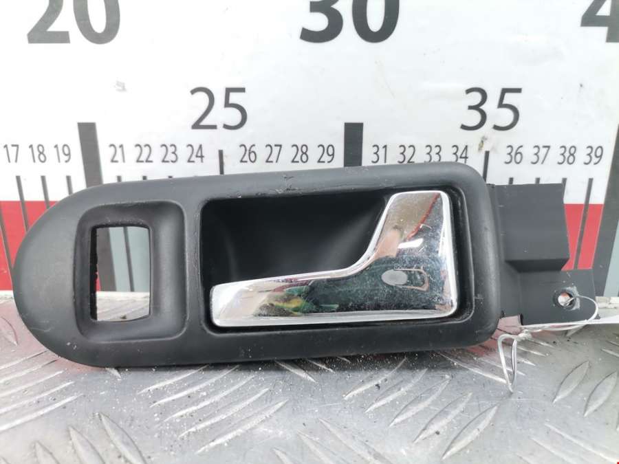 3B1837114 Ручка двери внутренняя передняя правая Volkswagen Passat 5 (1996-2000) Седан 1998г. | Фото № 1 3B1837114 Ручка двери внутренняя передняя правая Volkswagen Passat 5 (1996-2000) Седан 1998г. - Фото 1