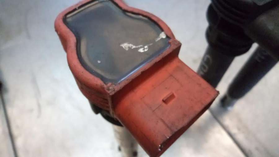 06F905115A Катушка зажигания  Volkswagen Tiguan 1 поколение 2009г. | Фото № 6  06F905115A Катушка зажигания  Volkswagen Tiguan 1 поколение 2009г. - Фото 6