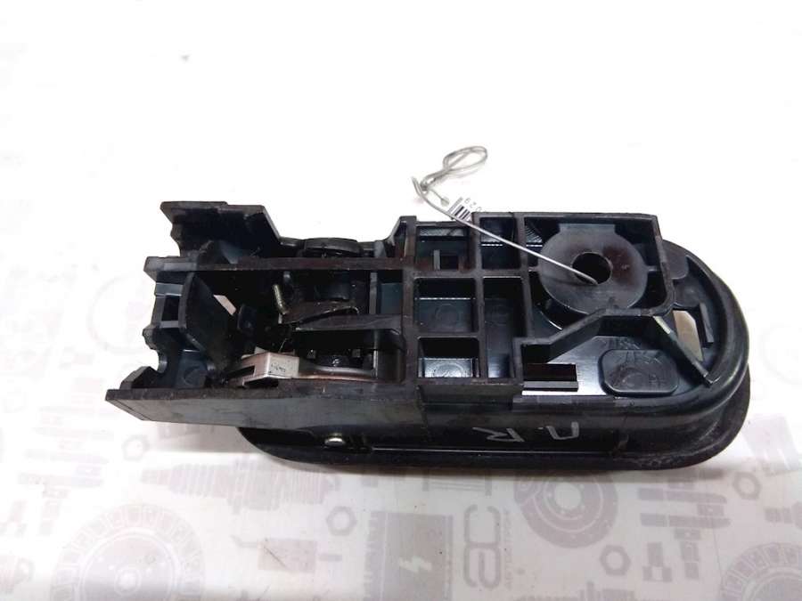 Ручка двери внутренняя передняя правая Mazda 2 DE (2007-2014) Хетчбэк 3дв. 2009г. | Фото № 2 Ручка двери внутренняя передняя правая Mazda 2 DE (2007-2014) Хетчбэк 3дв. 2009г. - Фото 2