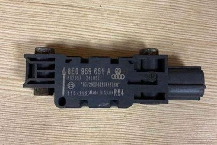 8E0959651A Датчик удара Audi A4 B7 (2004-2008) 2004г. | Фото № 3 8E0959651A Датчик удара Audi A4 B7 (2004-2008) 2004г. - Фото 3