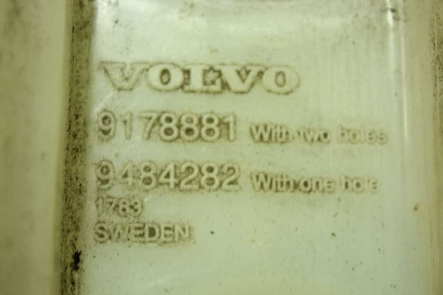 9178881 Бачок омывателя  Volvo V70 2 2001г. | Фото № 4  9178881 Бачок омывателя  Volvo V70 2 2001г. - Фото 4