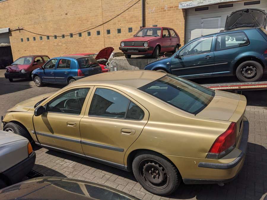 Суппорт задний правый Volvo S60 1 (2000-2009) Седан 2001г. | Фото № 10 Суппорт задний правый Volvo S60 1 (2000-2009) Седан 2001г. - Фото 10