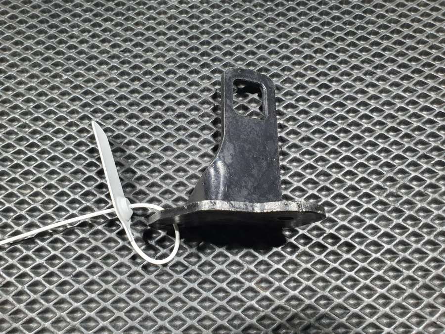 LX6A62440FAA Замок спинки заднего сиденья правое  Ford Bronco Sport  2020г. | Фото № 2  LX6A62440FAA Замок спинки заднего сиденья правое  Ford Bronco Sport  2020г. - Фото 2