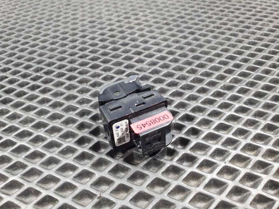 4M0959855 Кнопка стеклоподъемника двери задней левой  Audi A5 F5 2017г. | Фото № 6  4M0959855 Кнопка стеклоподъемника двери задней левой  Audi A5 F5 2017г. - Фото 6