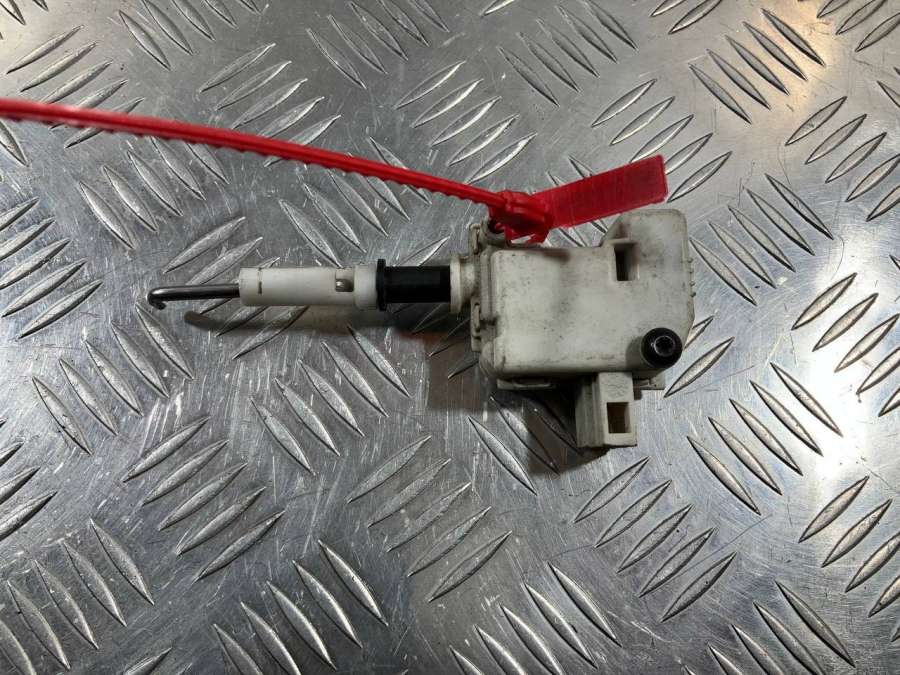 7L5827761 Активатор замка багажника  Audi Q7 4L 2012г. | Фото № 1  7L5827761 Активатор замка багажника  Audi Q7 4L 2012г. - Фото 1