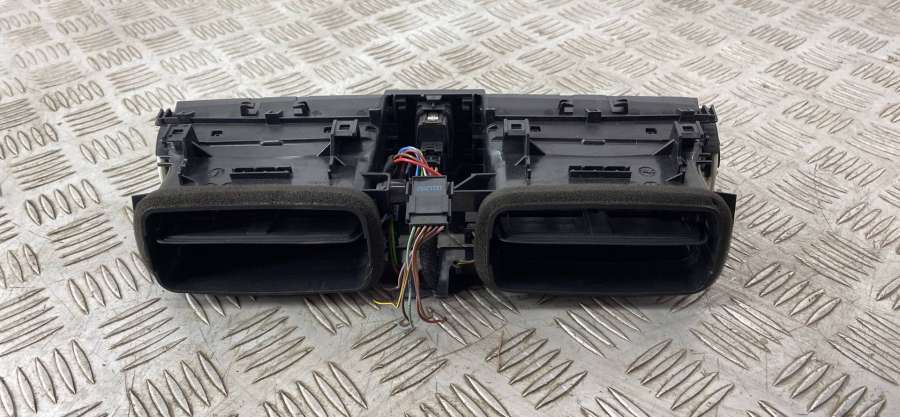 6.4229218552922E+17 Дефлектор обдува салона центральный BMW 3 универсал 2014г. | Фото № 2 6.4229218552922E+17 Дефлектор обдува салона центральный BMW 3 универсал 2014г. - Фото 2