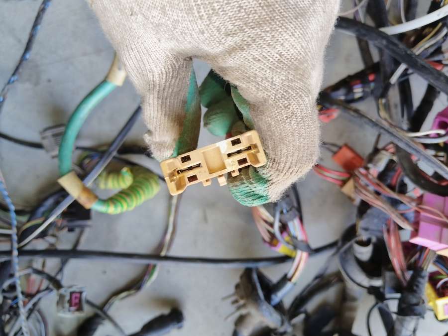 Проводка Audi A4 Универсал 1996г. | Фото № 1 Проводка Audi A4 Универсал 1996г. - Фото 1