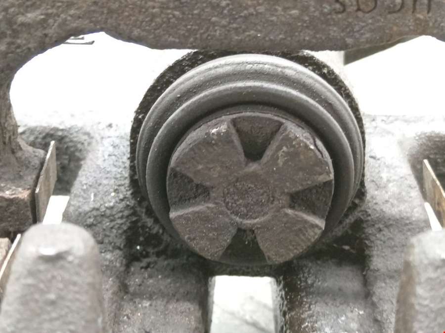 Суппорт задний левый Renault Megane 2 (2002-2009) Хетчбэк 5дв. 2002г. | Фото № 3 Суппорт задний левый Renault Megane 2 (2002-2009) Хетчбэк 5дв. 2002г. - Фото 3