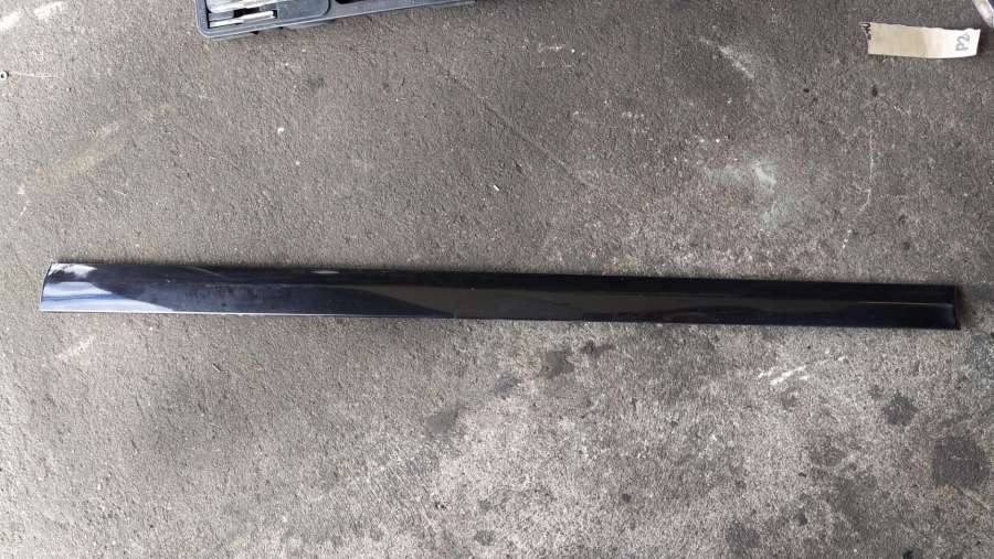 A2036902262 Молдинг двери передней правой  Mercedes-Benz C W203/S203/CL203 2006г. | Фото № 1  A2036902262 Молдинг двери передней правой  Mercedes-Benz C W203/S203/CL203 2006г. - Фото 1