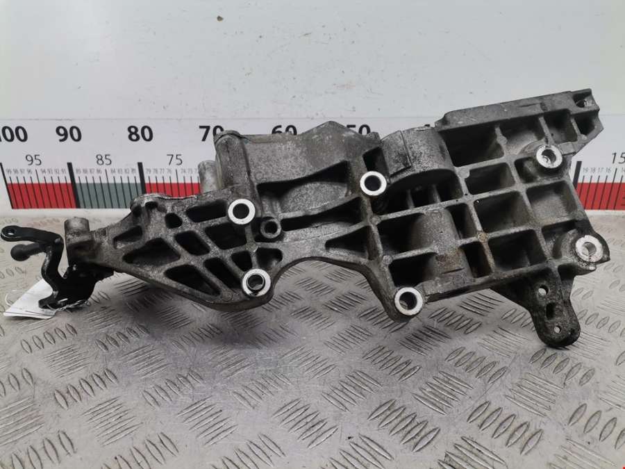 03L903143D Кронштейн генератора Audi A3 8P (2003-2013) Хетчбэк 5дв. 2009г. | Фото № 1 03L903143D Кронштейн генератора Audi A3 8P (2003-2013) Хетчбэк 5дв. 2009г. - Фото 1