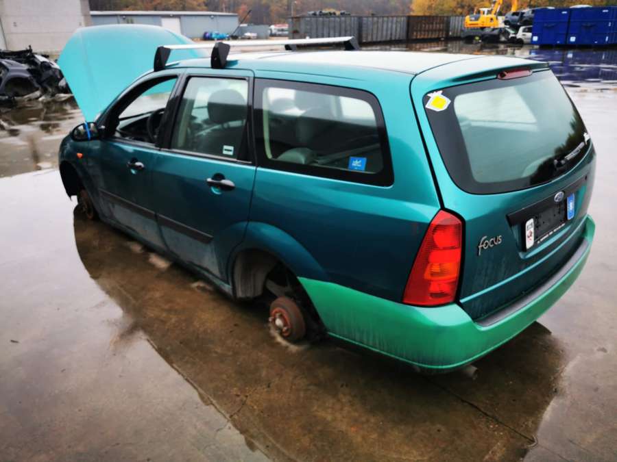 98ABA046A04ACW Накладка декоративная на торпедо Ford Focus 1 (1998-2005) Универсал 1999г. | Фото № 12 98ABA046A04ACW Накладка декоративная на торпедо Ford Focus 1 (1998-2005) Универсал 1999г. - Фото 12