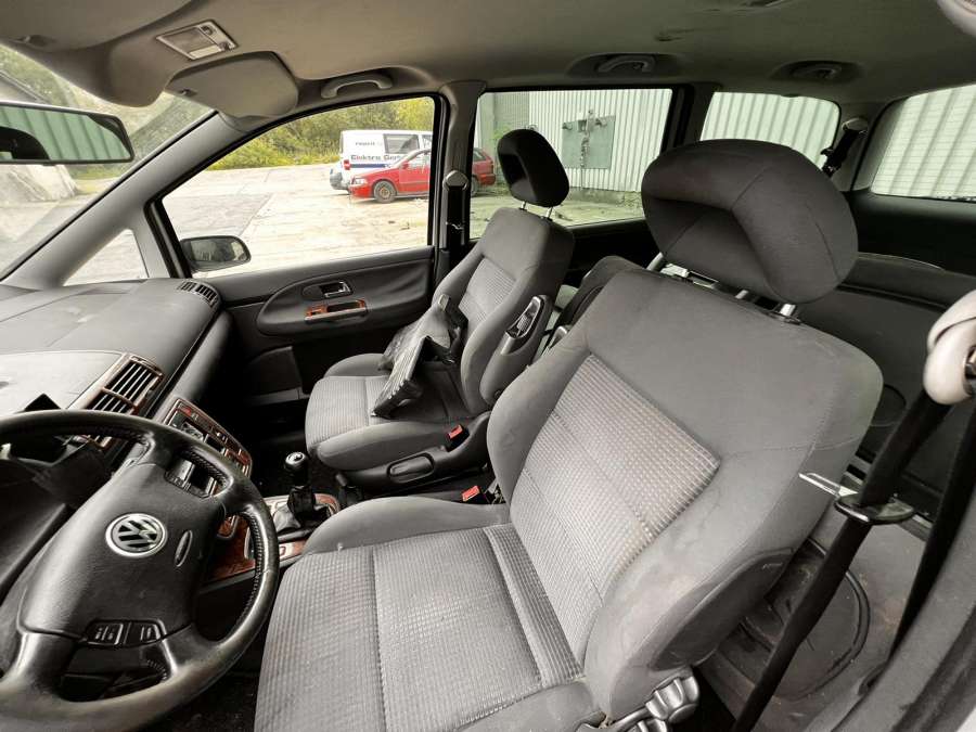 Ручка двери внутренняя передняя правая Volkswagen Sharan 1 (1995-2010) Минивэн 2002г. | Фото № 11 Ручка двери внутренняя передняя правая Volkswagen Sharan 1 (1995-2010) Минивэн 2002г. - Фото 11