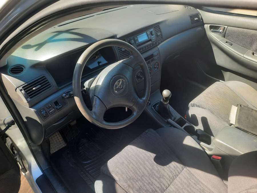 Плафон салонный Toyota Corolla 9 (2001-2007) Хетчбэк 5дв. 2002г. | Фото № 9 Плафон салонный Toyota Corolla 9 (2001-2007) Хетчбэк 5дв. 2002г. - Фото 9