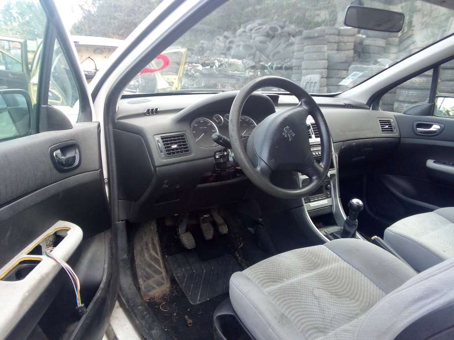 Петля крышки (двери) багажника Peugeot 307 (2001-2008) Хетчбэк 3дв. 2005г. | Фото № 11 Петля крышки (двери) багажника Peugeot 307 (2001-2008) Хетчбэк 3дв. 2005г. - Фото 11