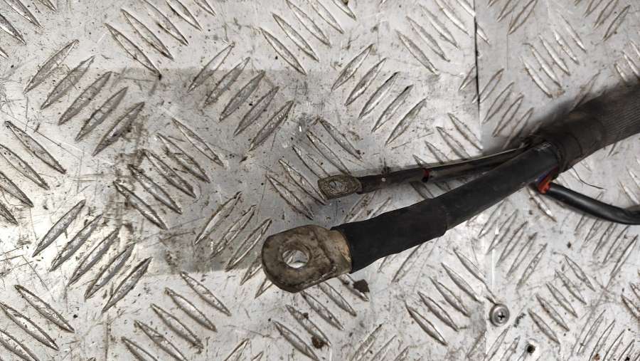 Клемма аккумулятора плюс  Audi A4 2010г. | Фото № 5   Клемма аккумулятора плюс  Audi A4 2010г. - Фото 5