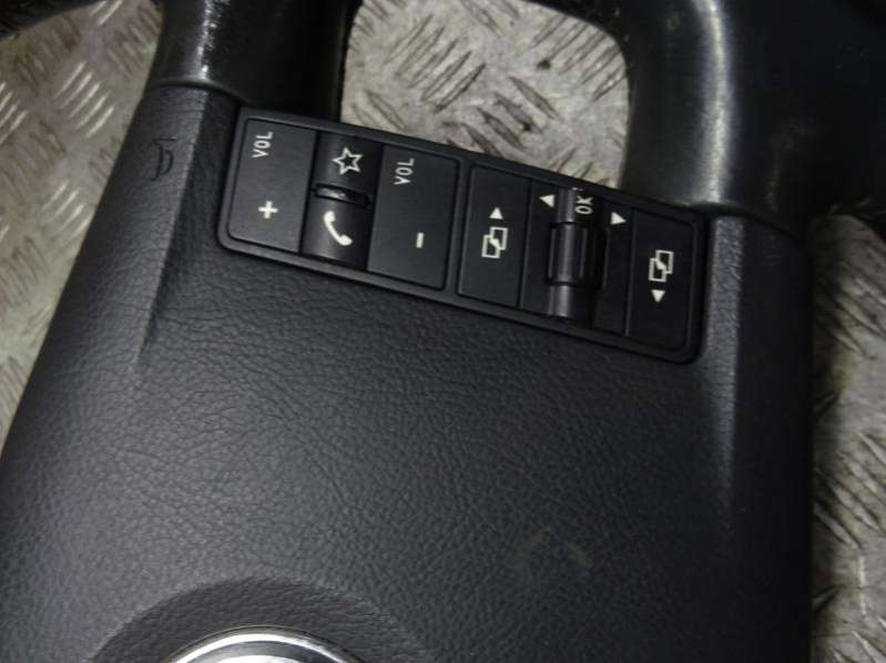 Руль  Volkswagen Touareg 2005г. | Фото № 3   Руль  Volkswagen Touareg 2005г. - Фото 3