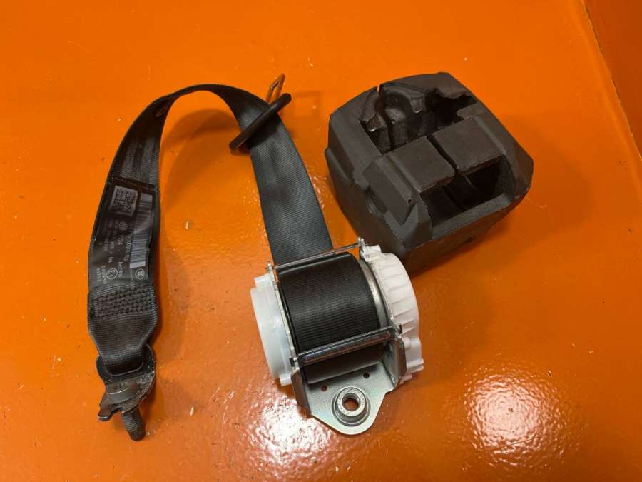 3C9857805J Ремень безопасности задний левый Volkswagen Passat Универсал 2010г. | Фото № 1 3C9857805J Ремень безопасности задний левый Volkswagen Passat Универсал 2010г. - Фото 1