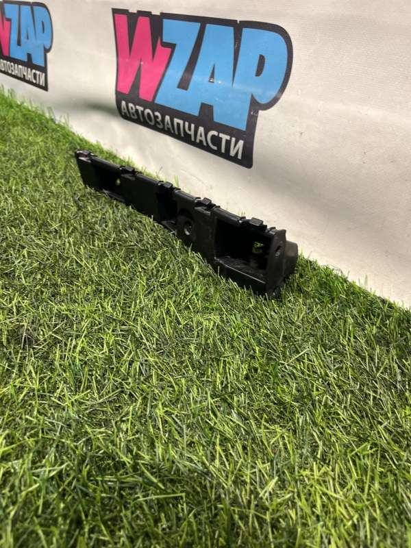 FR3B-16C066-AC Кронштейн крепления порога правый  Ford Mustang 2018г. | Фото № 2  FR3B-16C066-AC Кронштейн крепления порога правый  Ford Mustang 2018г. - Фото 2