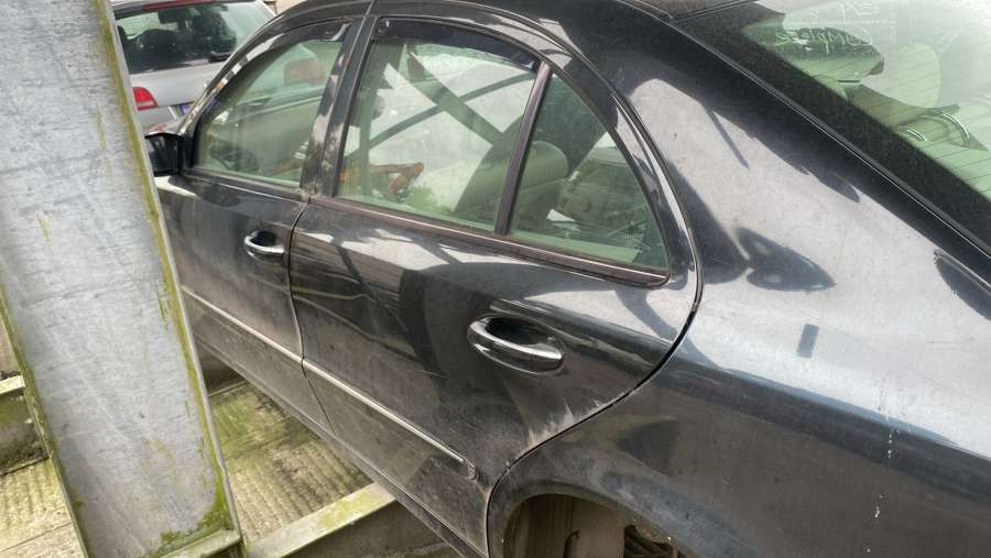 Решетка радиатора MERCEDES BENZ E-CLASS W211 2002г. | Фото № 4 Решетка радиатора MERCEDES BENZ E-CLASS W211 2002г. - Фото 4