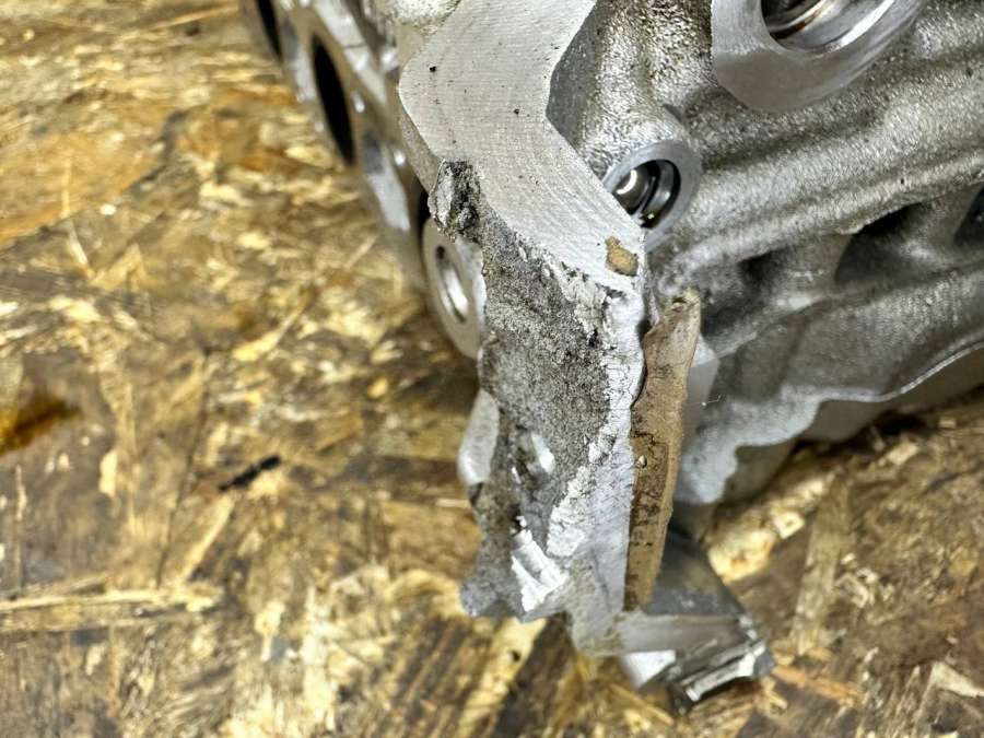 AJ813621LR054846DX236C032CA Головка блока цилиндров правая  Jaguar XF 2 2016г. | Фото № 10  AJ813621LR054846DX236C032CA Головка блока цилиндров правая  Jaguar XF 2 2016г. - Фото 10