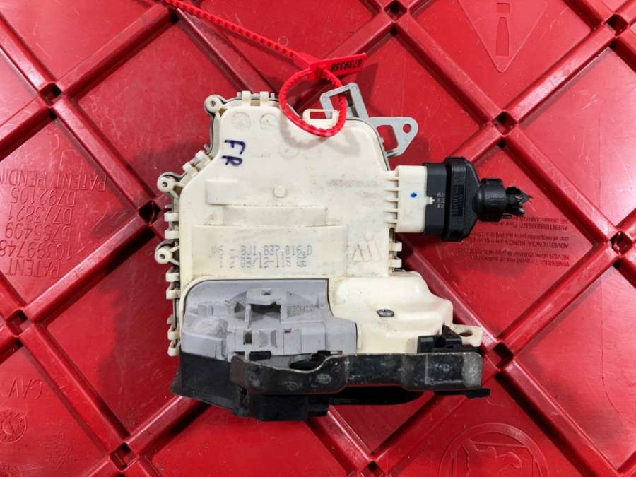 8J1837016D8J1837016F Замок двери передней правой  Audi A6 4G/C7 2012г. | Фото № 1  8J1837016D8J1837016F Замок двери передней правой  Audi A6 4G/C7 2012г. - Фото 1