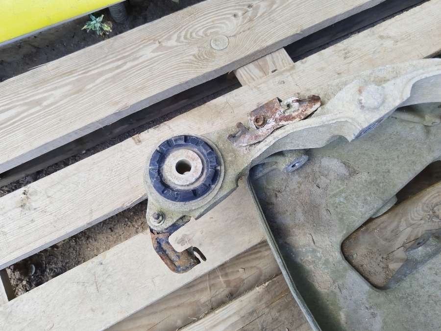 Балка подвески задняя Peugeot 407 Универсал 2006г. | Фото № 10 Балка подвески задняя Peugeot 407 Универсал 2006г. - Фото 10