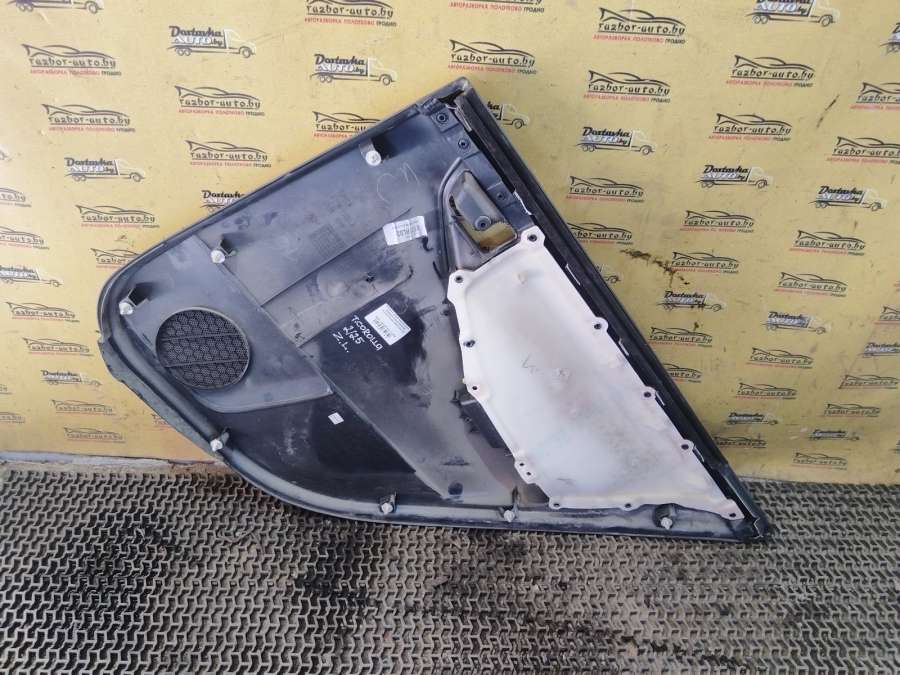 Обшивка двери задней левой (дверная карта) Toyota Corolla Хэтчбэк 5 дв. 2002г. | Фото № 1 Обшивка двери задней левой (дверная карта) Toyota Corolla Хэтчбэк 5 дв. 2002г. - Фото 1