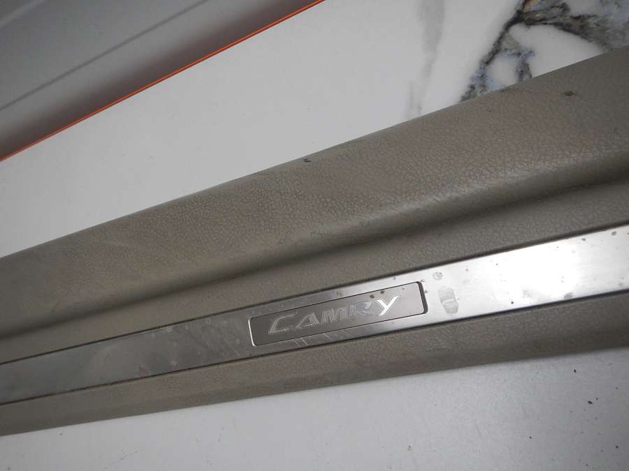 6791433080E0 Накладка порога передняя левая (внутренняя)  Toyota Camry 0000г. | Фото № 2  6791433080E0 Накладка порога передняя левая (внутренняя)  Toyota Camry 0000г. - Фото 2