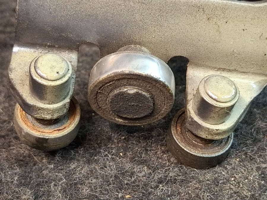 Ролик двери сдвижной правой  Toyota Sienna 2011г. | Фото № 6   Ролик двери сдвижной правой  Toyota Sienna 2011г. - Фото 6