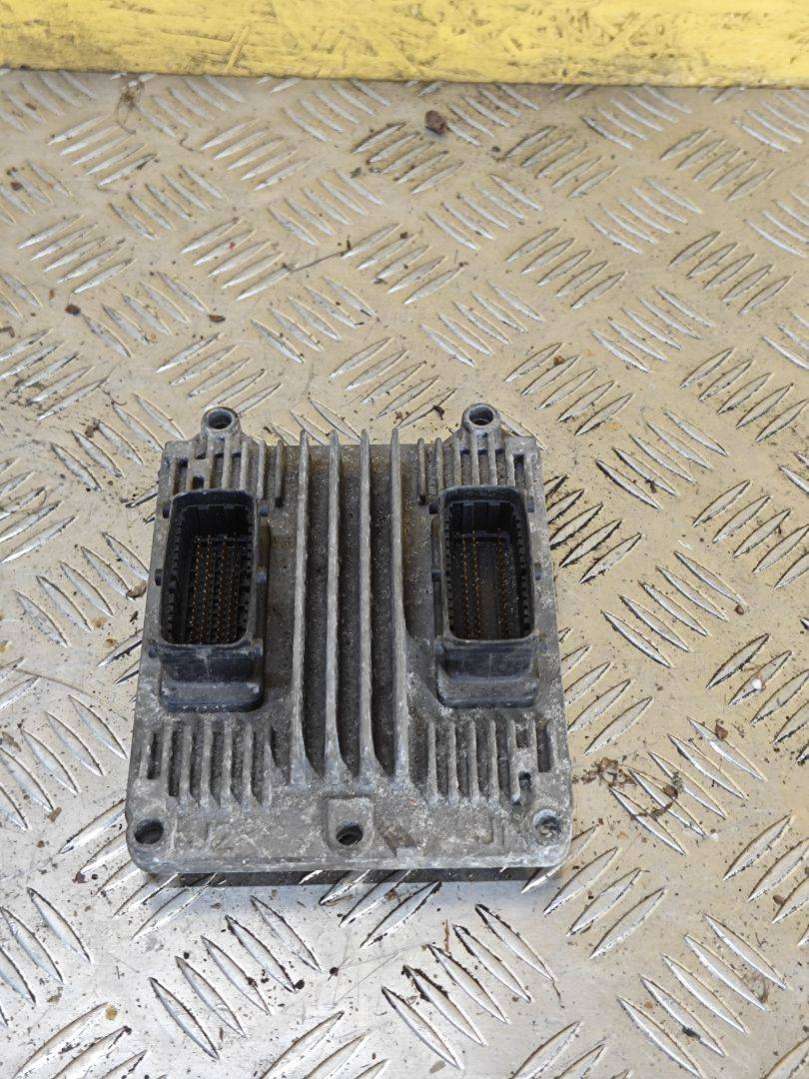 12202143 Блок управления двигателем  Opel Vectra C 2002г. | Фото № 1  12202143 Блок управления двигателем  Opel Vectra C 2002г. - Фото 1