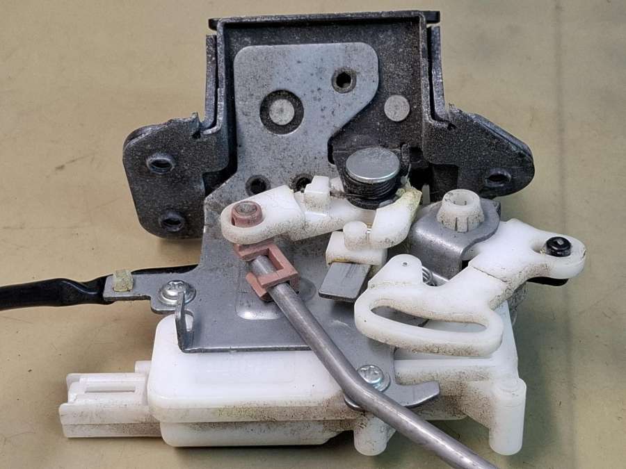 Замок багажника  Mazda CX-7 2008г. | Фото № 4   Замок багажника  Mazda CX-7 2008г. - Фото 4