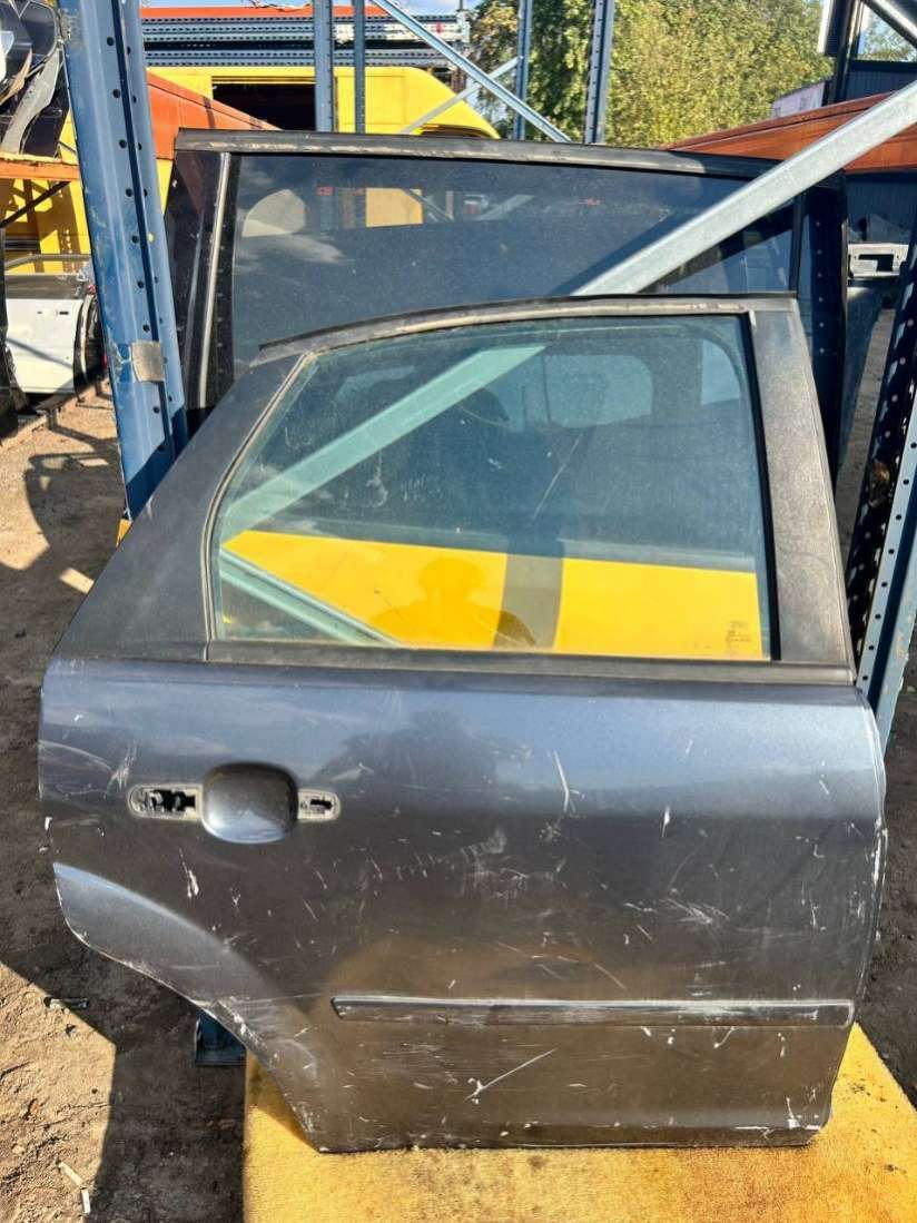 Дверь задняя правая Ford Focus 2 Седан 2006г. | Фото № 1 Дверь задняя правая Ford Focus 2 Седан 2006г. - Фото 1