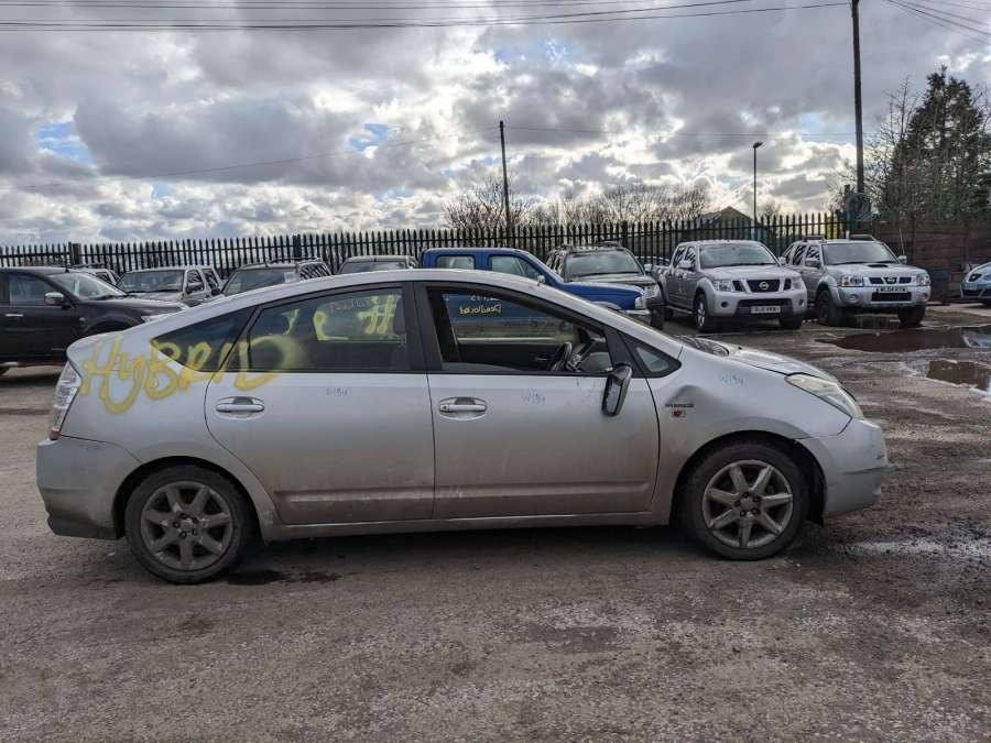 5542047010 Бардачок (вещевой ящик) Toyota Prius 2 (XW20) (2003-2009) Хетчбэк 5дв. 2006г. | Фото № 15 5542047010 Бардачок (вещевой ящик) Toyota Prius 2 (XW20) (2003-2009) Хетчбэк 5дв. 2006г. - Фото 15