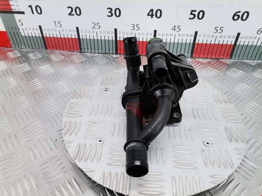 9670253780 Корпус термостата Volvo V60 1 (2010-2018) Универсал 2014г. | Фото № 2 9670253780 Корпус термостата Volvo V60 1 (2010-2018) Универсал 2014г. - Фото 2