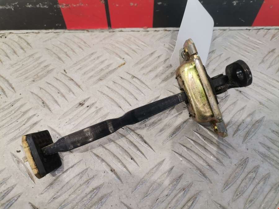 Ограничитель открывания двери Hyundai Santa Fe 1 (SM) (2000-2006) Внедорожник 5дв. 2004г. | Фото № 2 Ограничитель открывания двери Hyundai Santa Fe 1 (SM) (2000-2006) Внедорожник 5дв. 2004г. - Фото 2