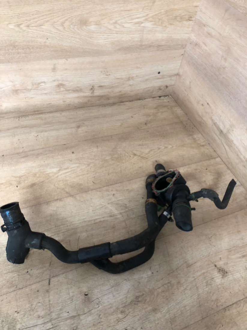 Корпус термостата Renault Kangoo 1 1999г. | Фото № 2 Корпус термостата Renault Kangoo 1 1999г. - Фото 2