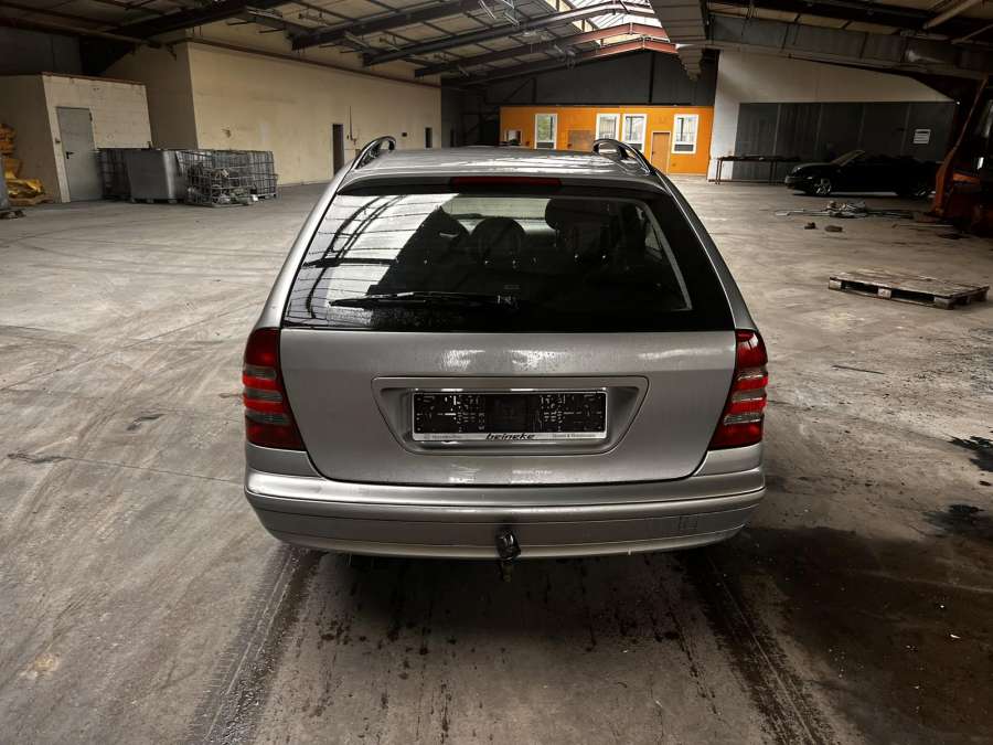 Петля двери передней правой Mercedes C-Class (W203) (2000-2008) Универсал 2003г. | Фото № 5 Петля двери передней правой Mercedes C-Class (W203) (2000-2008) Универсал 2003г. - Фото 5