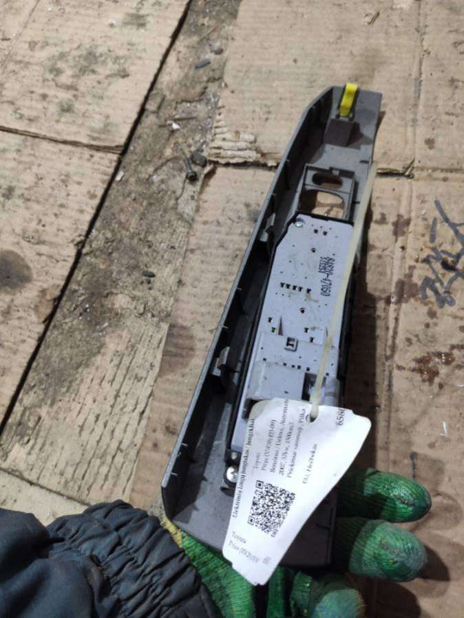 Блок управления стеклоподъемниками Toyota Prius 2 2006г. | Фото № 3 Блок управления стеклоподъемниками Toyota Prius 2 2006г. - Фото 3