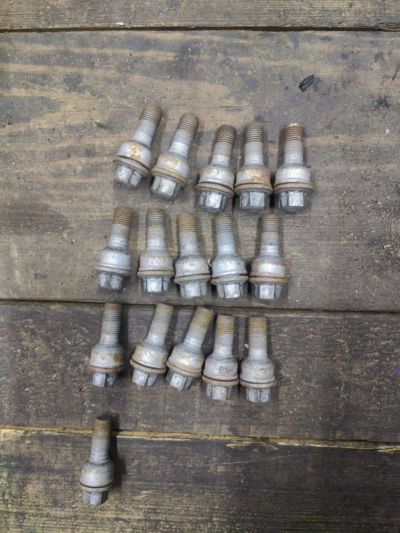 8R0601295 Болт колесный Audi Q5 1 2014г. | Фото № 1 8R0601295 Болт колесный Audi Q5 1 2014г. - Фото 1