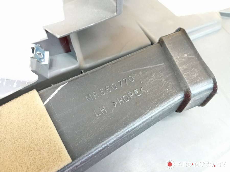 MR402404 Консоль салона (кулисная часть) Mitsubishi Pajero 3 2004г. | Фото № 7 MR402404 Консоль салона (кулисная часть) Mitsubishi Pajero 3 2004г. - Фото 7