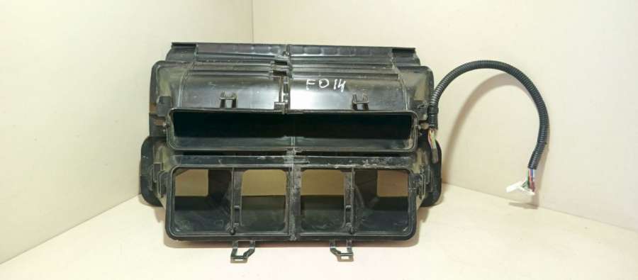 Дефлектор обдува салона Toyota Camry XV40 седан 2009г. | Фото № 1 Дефлектор обдува салона Toyota Camry XV40 седан 2009г. - Фото 1