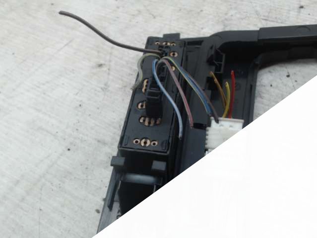 Блок кнопок стеклоподъемников BMW 3 E46 (1998 - 2005) Универсал 2004г. | Фото № 2 Блок кнопок стеклоподъемников BMW 3 E46 (1998 - 2005) Универсал 2004г. - Фото 2