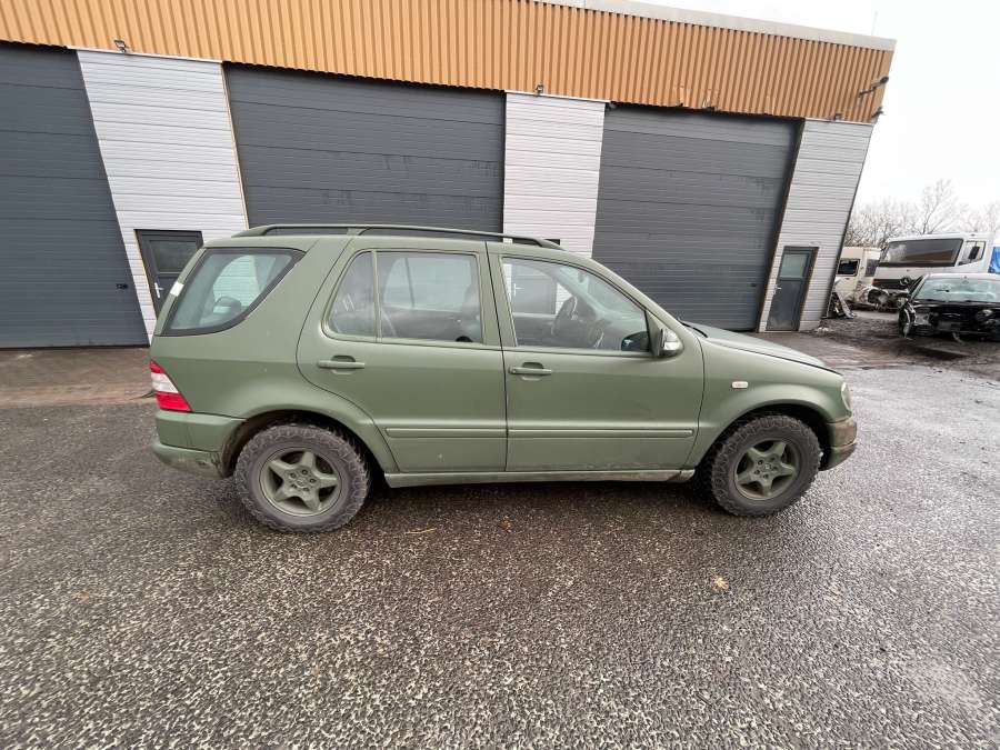 A1636830259 Подлокотник Mercedes ML-Class (W163) (1997-2005) Внедорожник 1998г. | Фото № 5 A1636830259 Подлокотник Mercedes ML-Class (W163) (1997-2005) Внедорожник 1998г. - Фото 5