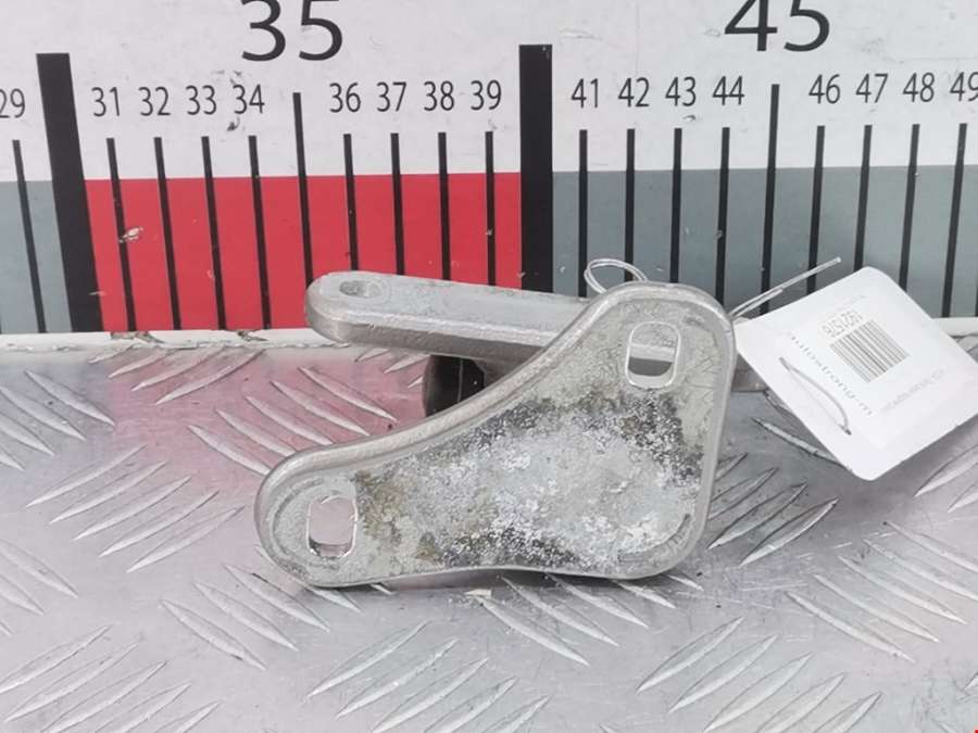 Петля двери передней правой Mercedes C-Class (W203) (2000-2008) Универсал 2003г. | Фото № 2 Петля двери передней правой Mercedes C-Class (W203) (2000-2008) Универсал 2003г. - Фото 2