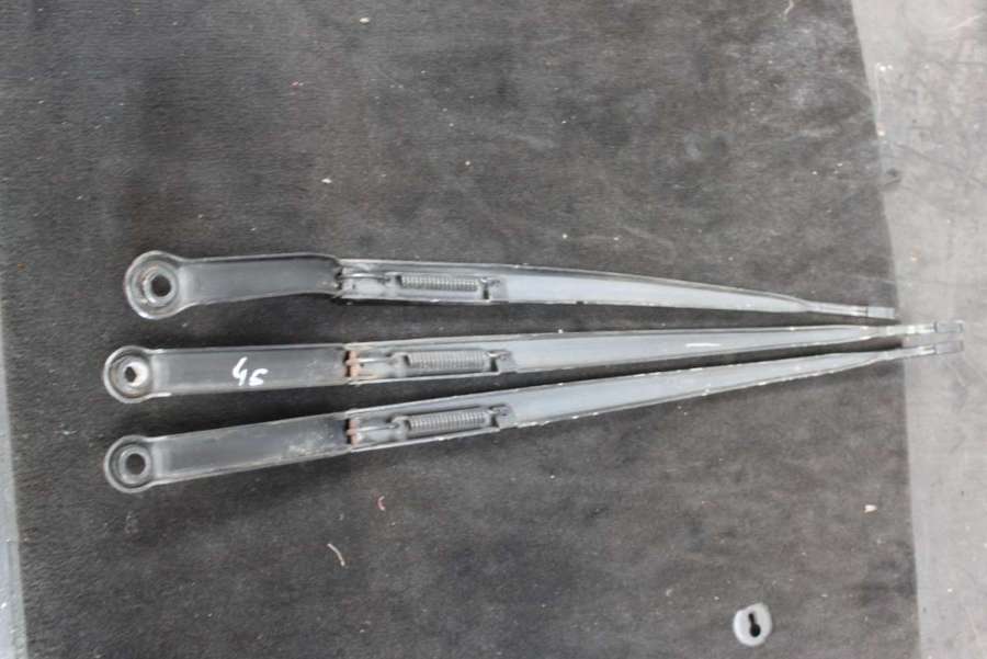 8225993 8225998 Щеткодержатели (поводок стеклоочистителя, дворник) BMW 3 E46 2001г. | Фото № 1 8225993 8225998 Щеткодержатели (поводок стеклоочистителя, дворник) BMW 3 E46 2001г. - Фото 1